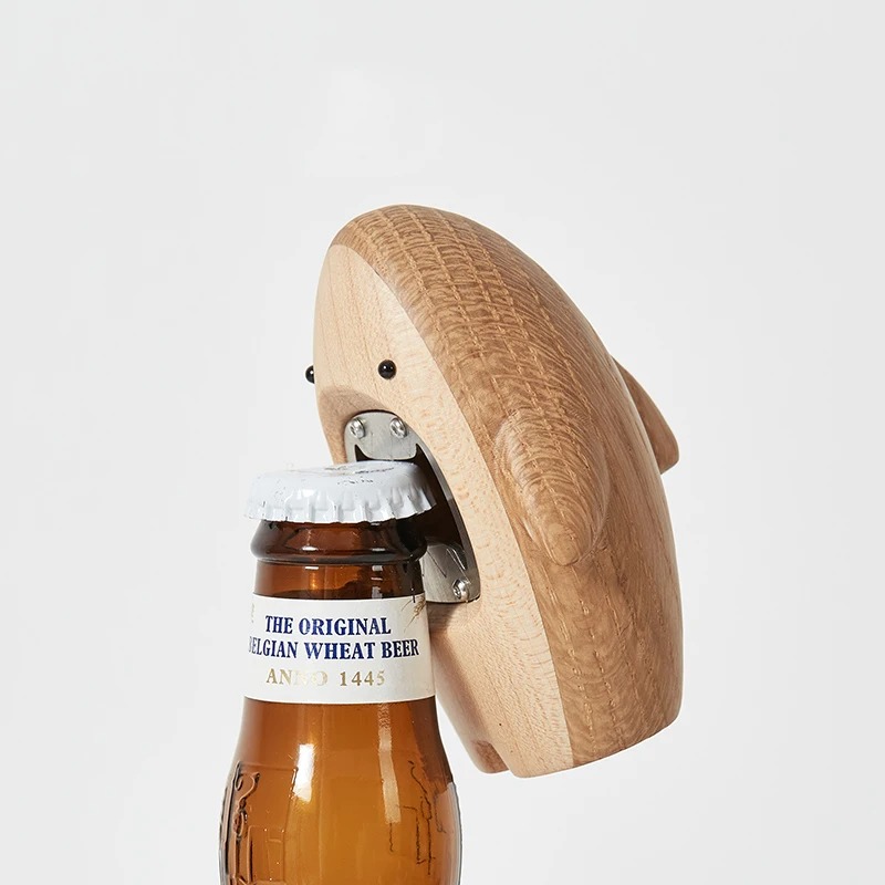 Wine In Beer Bottle - Ornamen Hiu Kayu Kreatif Pembuka Botol
